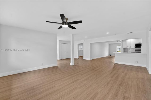 8941 NW 13th St, Plantation, FL 33322