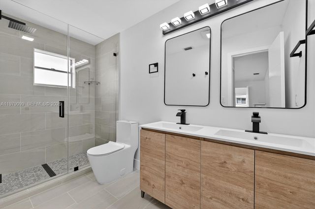 8941 NW 13th St, Plantation, FL 33322