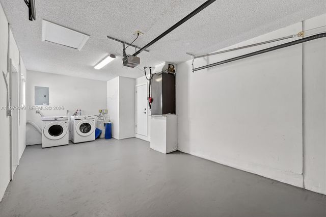 8941 NW 13th St, Plantation, FL 33322