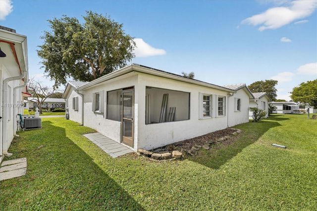 8941 NW 13th St, Plantation, FL 33322