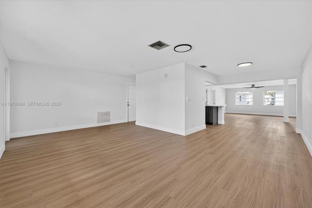 8941 NW 13th St, Plantation, FL 33322