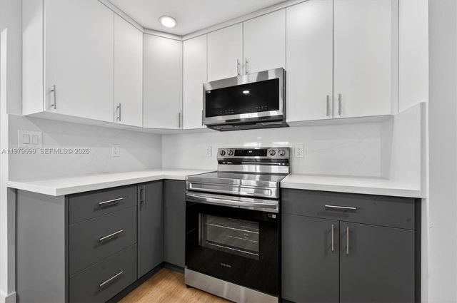 8941 NW 13th St, Plantation, FL 33322