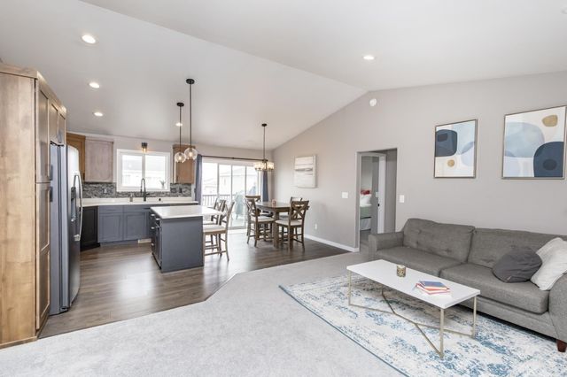 1132 46th Avenue S, Moorhead, MN 56560