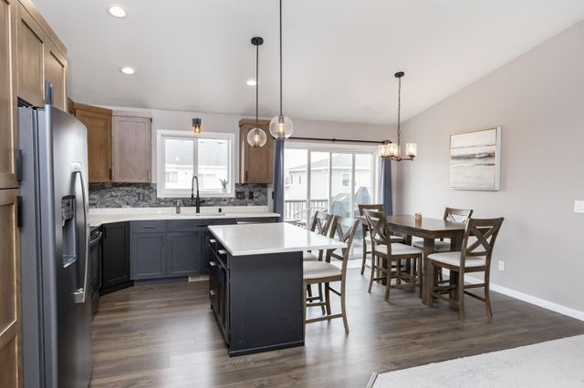 1132 46th Avenue S, Moorhead, MN 56560