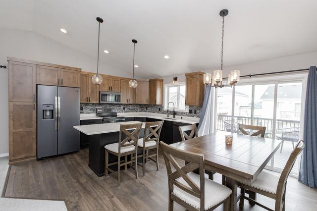 1132 46th Avenue S, Moorhead, MN 56560