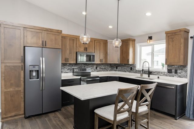 1132 46th Avenue S, Moorhead, MN 56560