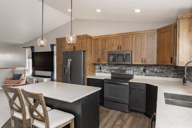 1132 46th Avenue S, Moorhead, MN 56560