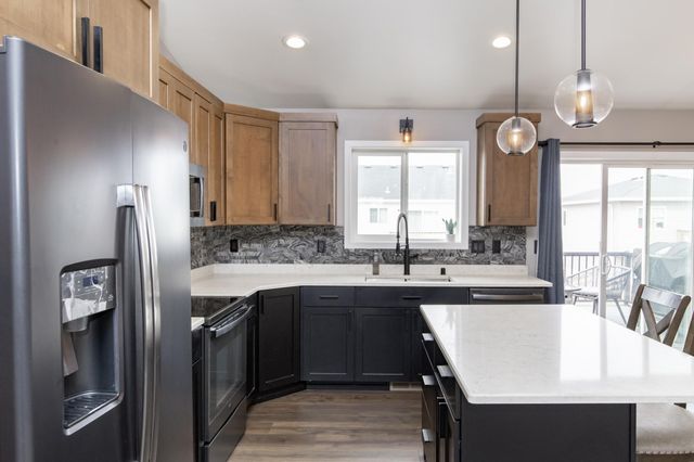 1132 46th Avenue S, Moorhead, MN 56560