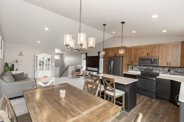 1132 46th Avenue S, Moorhead, MN 56560