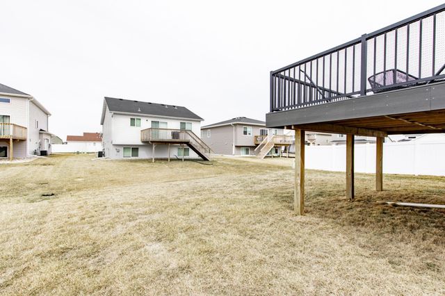 1132 46th Avenue S, Moorhead, MN 56560