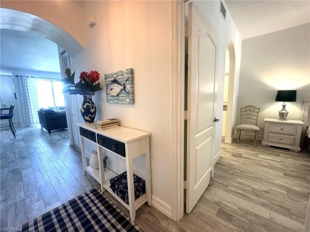 2880 Cypress Trace CIR 103, Naples, FL 34119