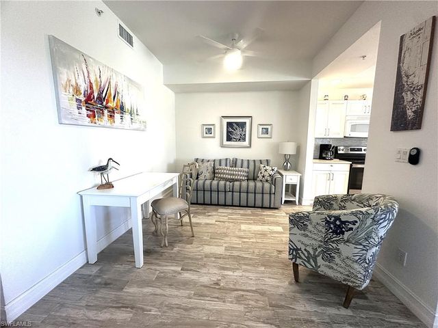 2880 Cypress Trace CIR 103, Naples, FL 34119