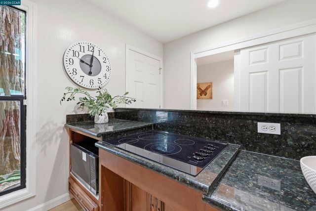 1073 Mohr Ln C, Concord, CA 94518