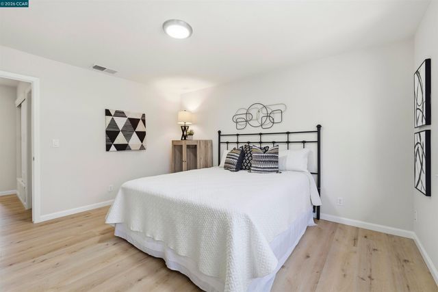 1073 Mohr Ln C, Concord, CA 94518