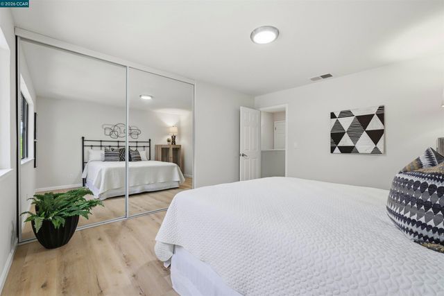 1073 Mohr Ln C, Concord, CA 94518