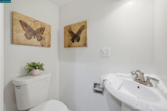 1073 Mohr Ln C, Concord, CA 94518