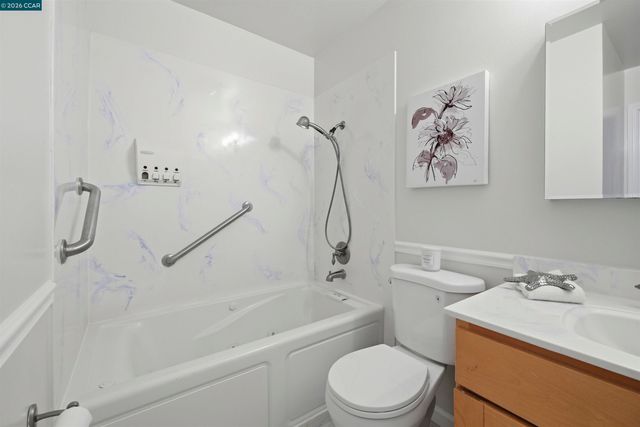 1073 Mohr Ln C, Concord, CA 94518