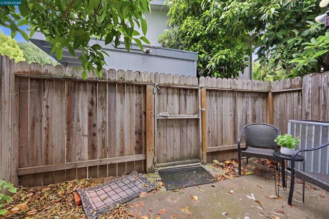 1073 Mohr Ln C, Concord, CA 94518