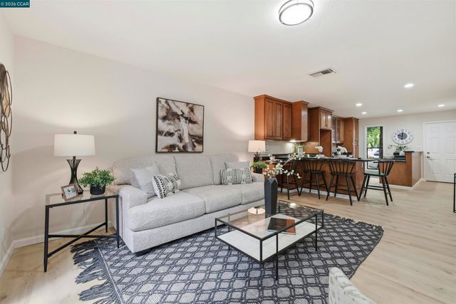 1073 Mohr Ln C, Concord, CA 94518