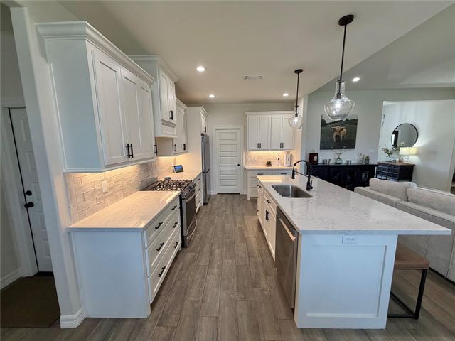 817 Greystone Lane, Angleton, TX 77515