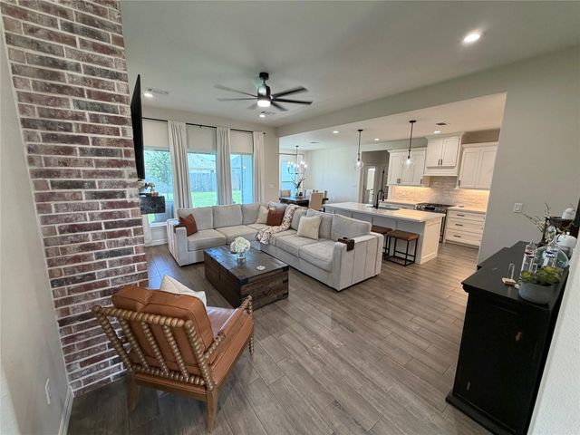 817 Greystone Lane, Angleton, TX 77515