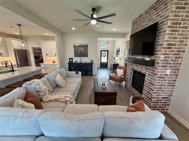 817 Greystone Lane, Angleton, TX 77515