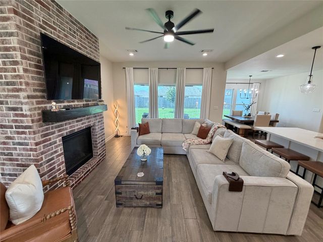 817 Greystone Lane, Angleton, TX 77515