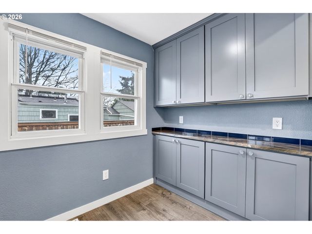 8944 N CLARENDON Ave, Portland, OR 97203