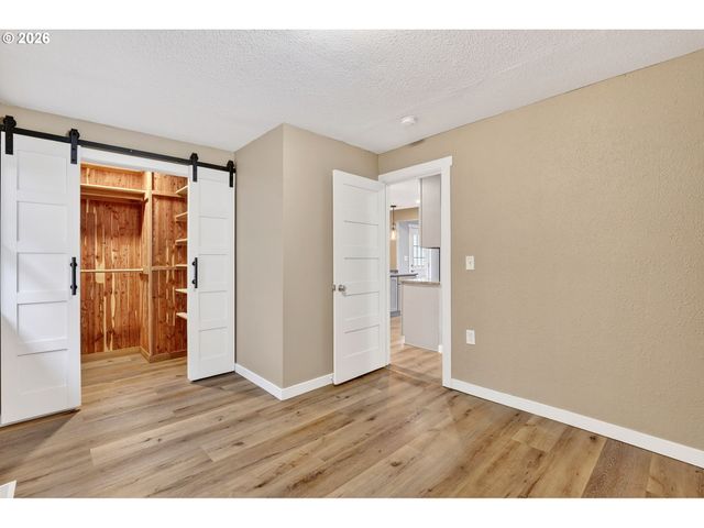 8944 N CLARENDON Ave, Portland, OR 97203