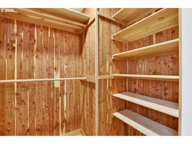 8944 N CLARENDON Ave, Portland, OR 97203