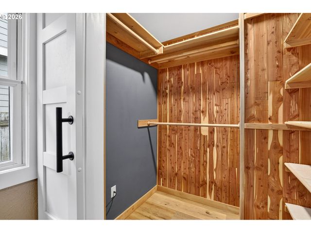 8944 N CLARENDON Ave, Portland, OR 97203