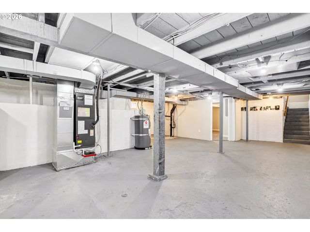 8944 N CLARENDON Ave, Portland, OR 97203