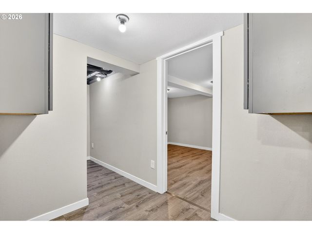 8944 N CLARENDON Ave, Portland, OR 97203