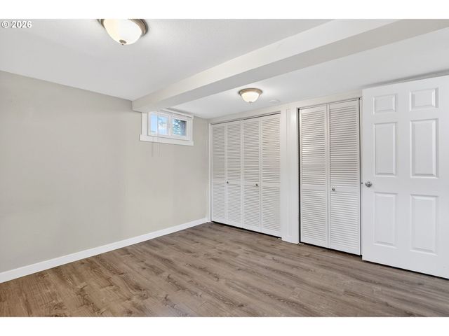 8944 N CLARENDON Ave, Portland, OR 97203