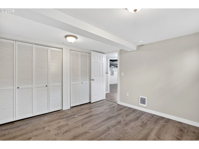 8944 N CLARENDON Ave, Portland, OR 97203