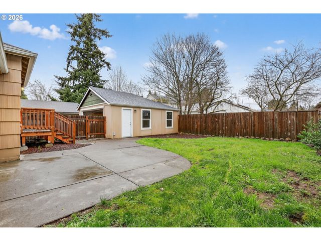 8944 N CLARENDON Ave, Portland, OR 97203