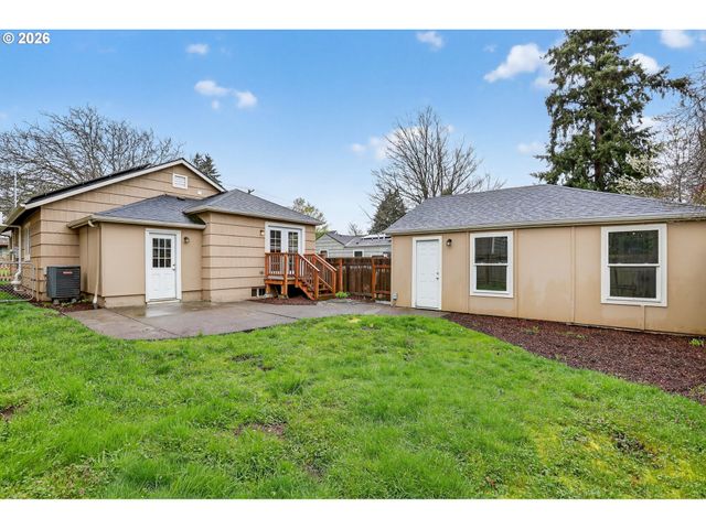 8944 N CLARENDON Ave, Portland, OR 97203