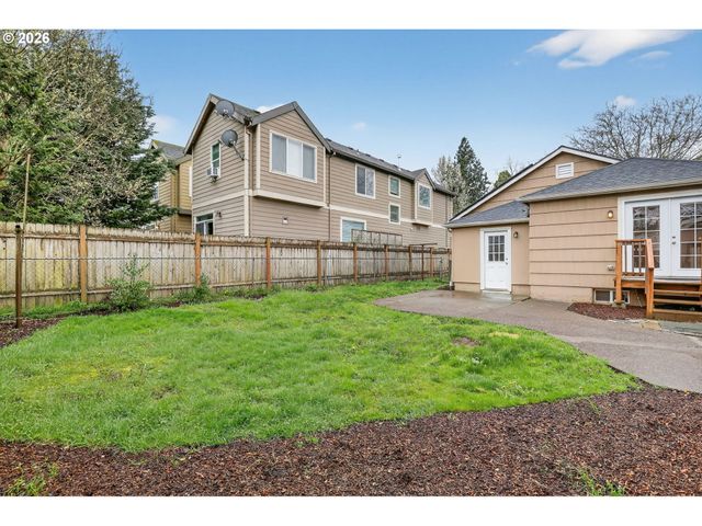 8944 N CLARENDON Ave, Portland, OR 97203