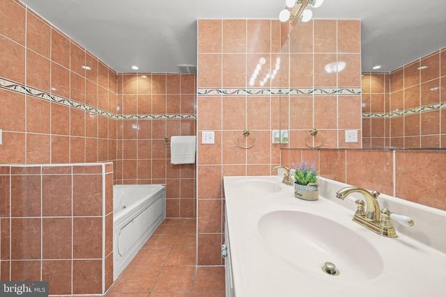 10600 VANTAGE CT, Potomac, MD 20854