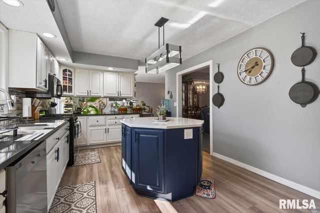 7460 Rolling Oaks Drive, Riverton, IL 62561