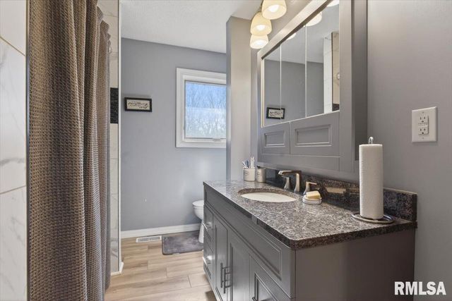 7460 Rolling Oaks Drive, Riverton, IL 62561