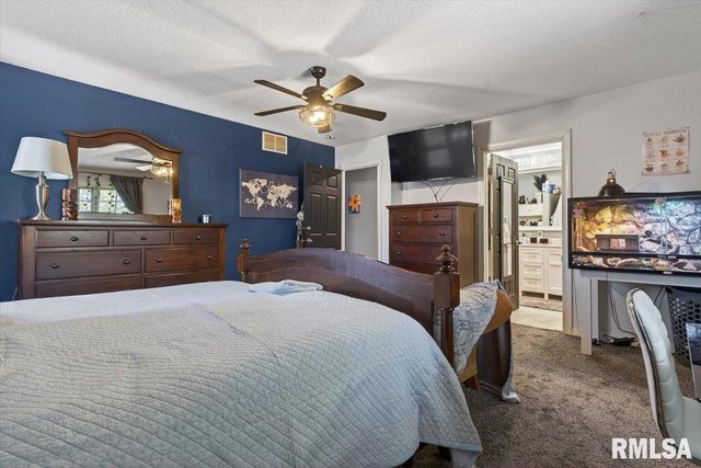 7460 Rolling Oaks Drive, Riverton, IL 62561