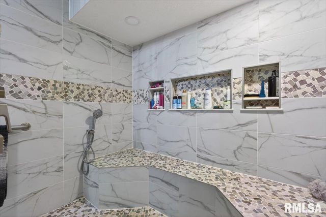 7460 Rolling Oaks Drive, Riverton, IL 62561