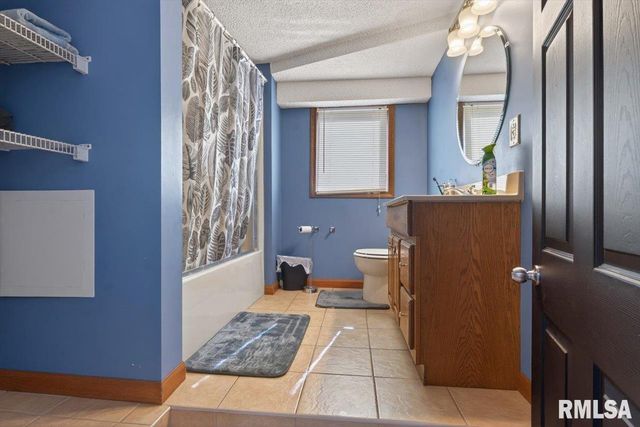 7460 Rolling Oaks Drive, Riverton, IL 62561