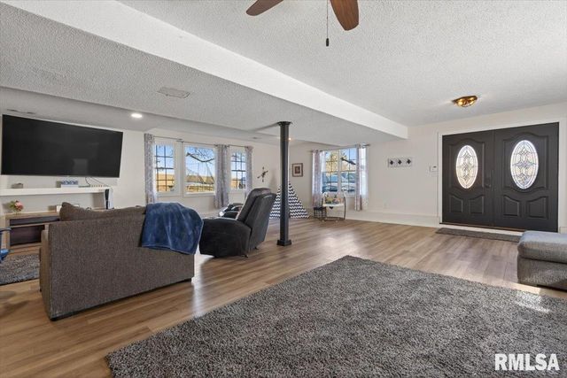 7460 Rolling Oaks Drive, Riverton, IL 62561