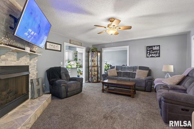 7460 Rolling Oaks Drive, Riverton, IL 62561