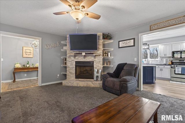 7460 Rolling Oaks Drive, Riverton, IL 62561