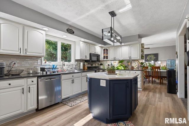 7460 Rolling Oaks Drive, Riverton, IL 62561