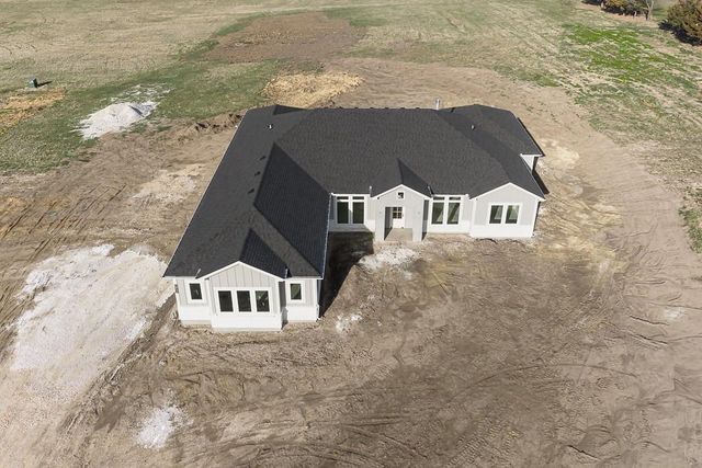 17965 235th Street, Tonganoxie, KS 66086