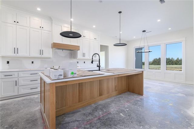 17965 235th Street, Tonganoxie, KS 66086